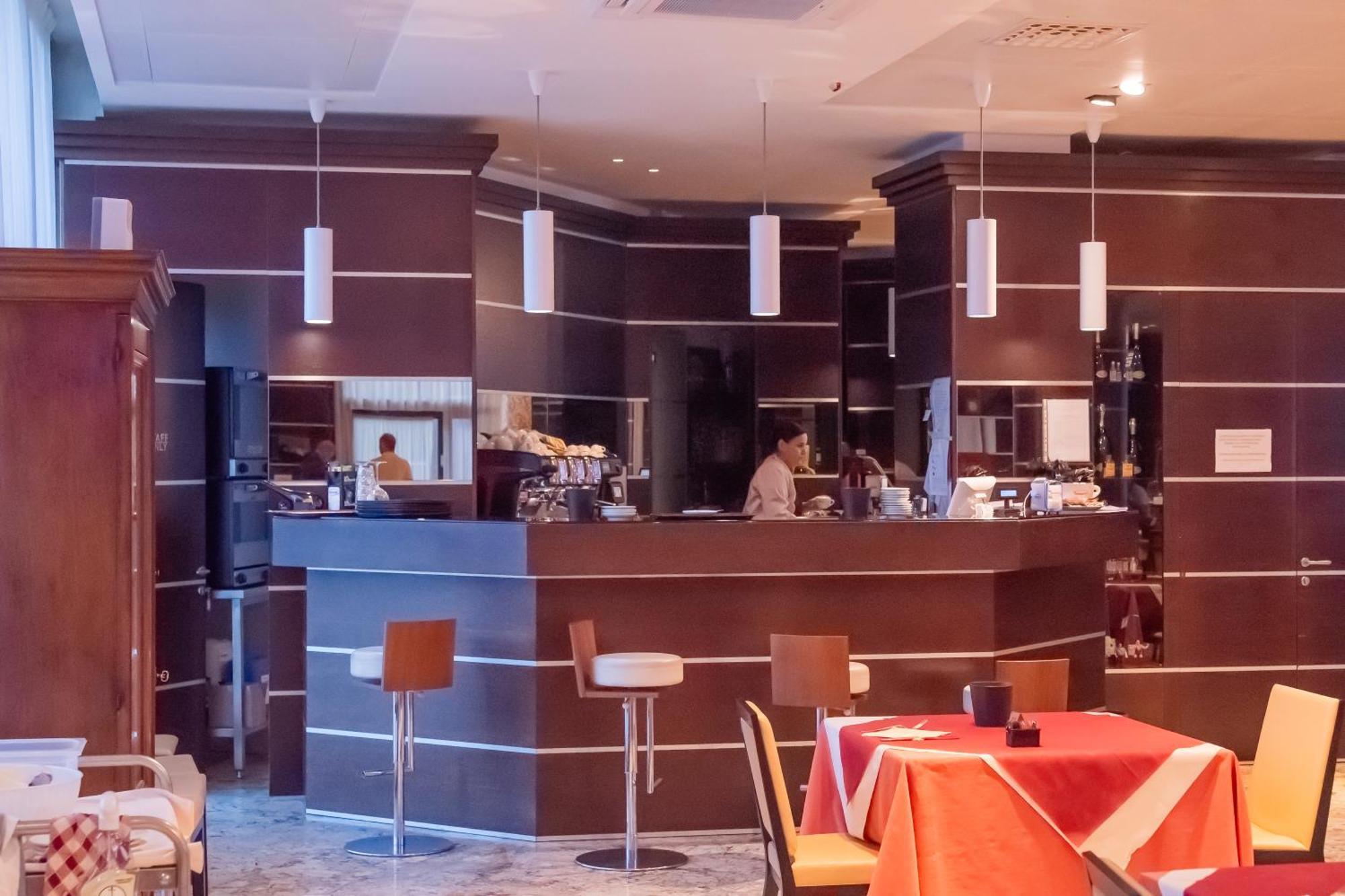 Dado Hotel International Parma Zewnętrze zdjęcie