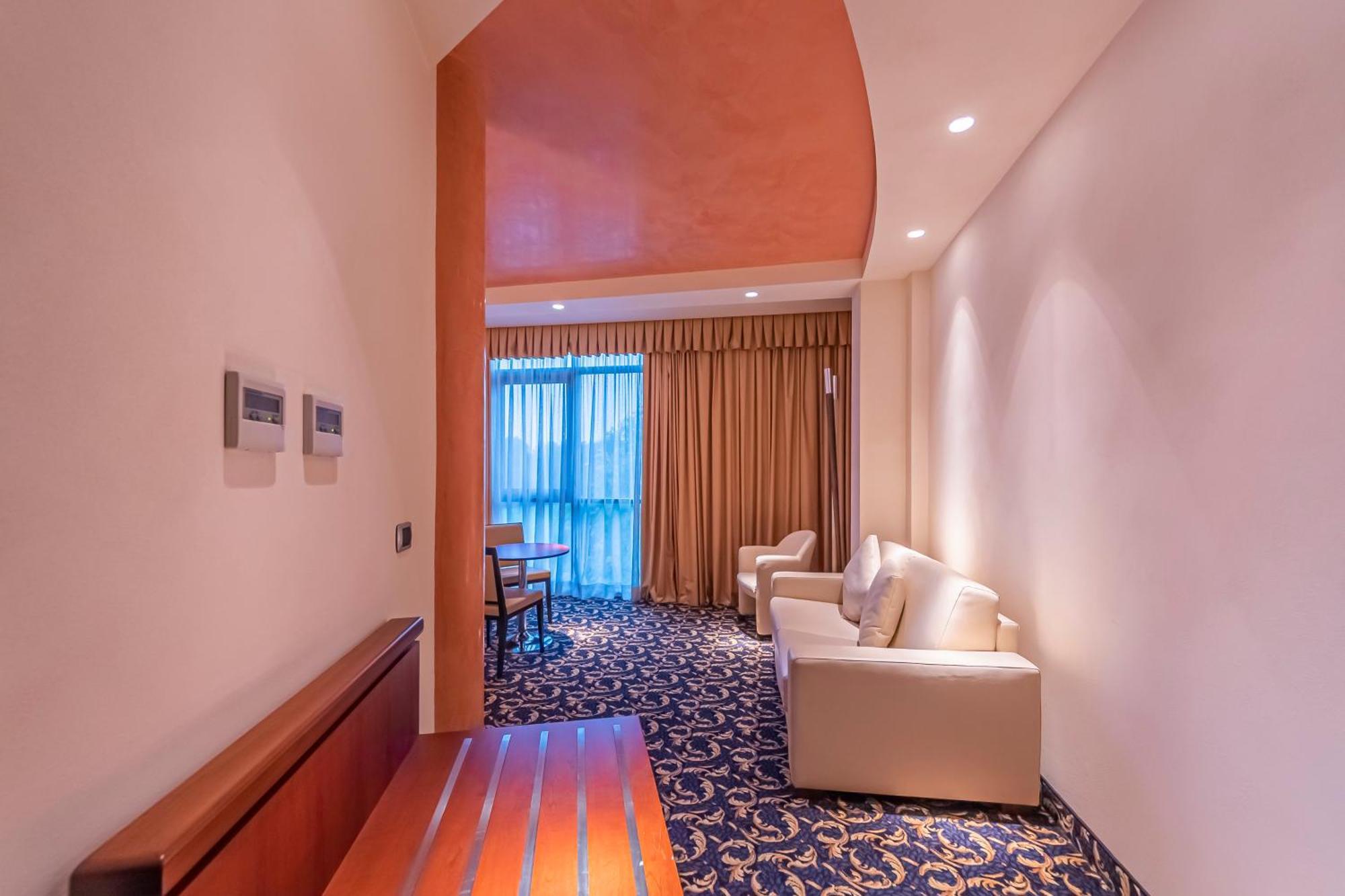 Dado Hotel International Parma Zewnętrze zdjęcie