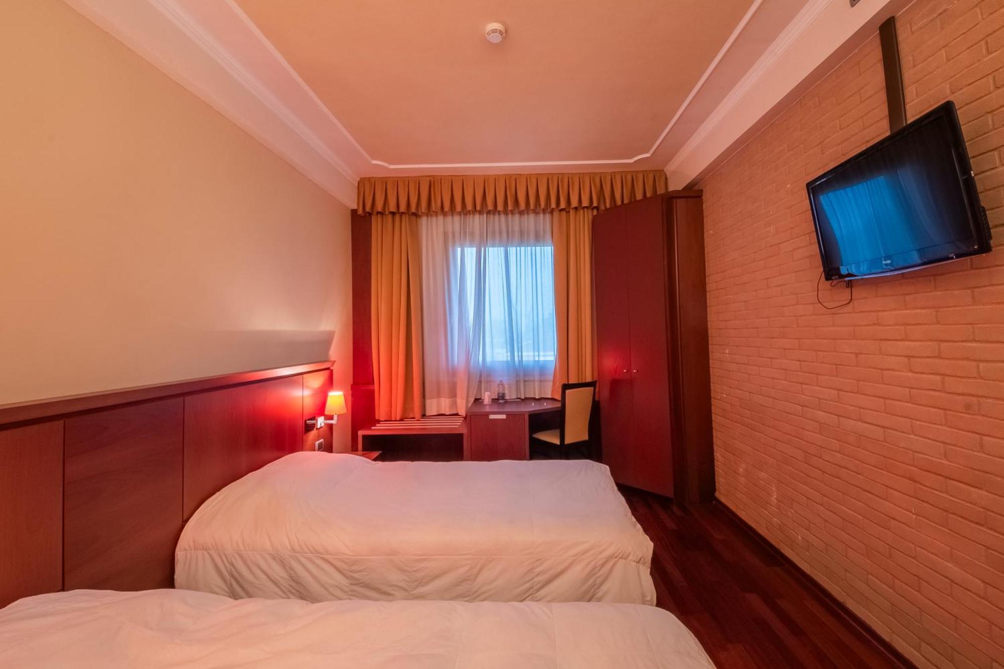 Dado Hotel International Parma Zewnętrze zdjęcie